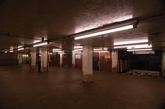 Chambers Street (J/M/Z) - north mezzanine. Photo taken by Brian Weinberg, 6/28/2006.