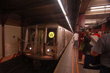 R-40 4231 @ 34 Street-Herald Square (W). Photo taken by Brian Weinberg, 7/7/2006.