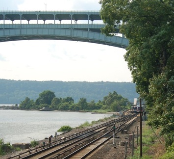 Metro-North Commuter Railroad (MNCR) M-7A 4160 &amp; M-7A 4184 @ Spuyten Duyvil (Hudson Line). Bad photo, I know, but in theory,