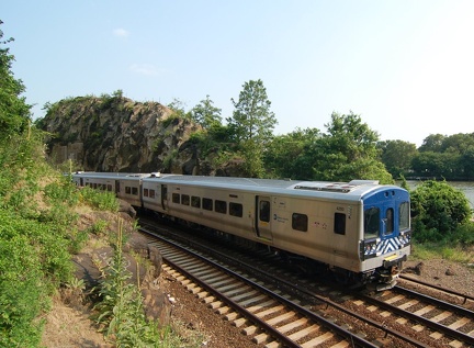 Metro-North Commuter Railroad (MNCR) M-7A 4293 @ Spuyten Duyvil (Hudson Line). Photo taken by Brian Weinberg, 7/9/2006.