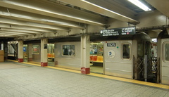 R-62A 1925 @ Grand Central (S). Photo taken by Brian Weinberg, 7/11/2006.