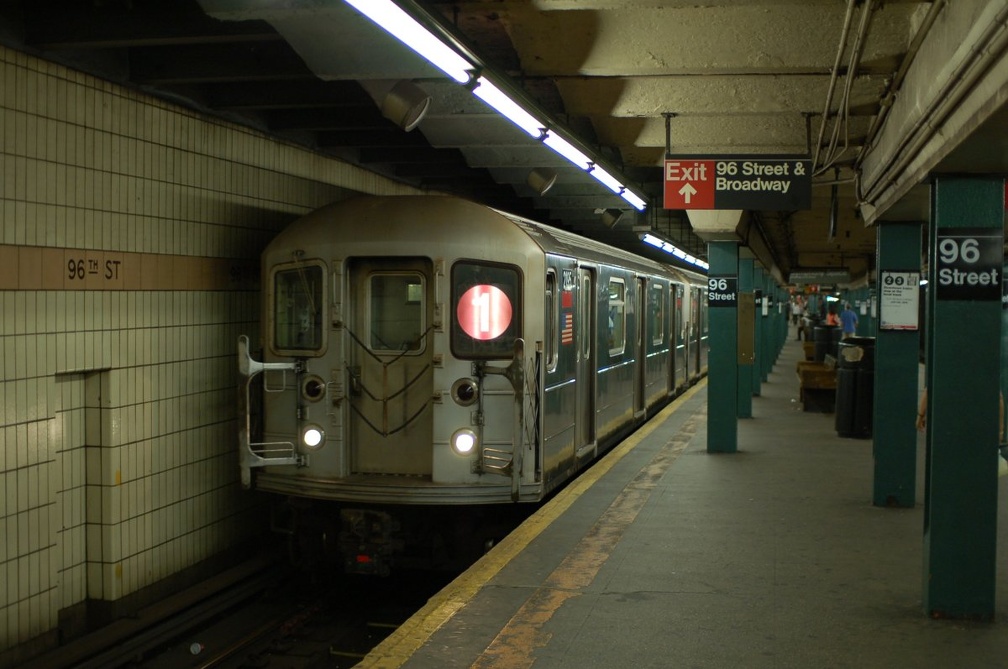 R-62A 2195 @ 96 St (1). Photo taken by Brian Weinberg, 7/23/2006.