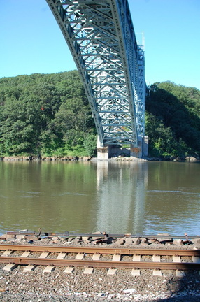 Dismantled third rail @ Spuyten Duyvil (MNCR Hudson Line). Photo taken by Brian Weinberg, 7/24/2006.