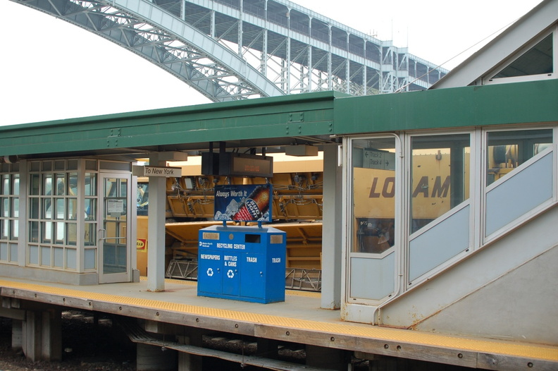Metro-North Commuter Railroad Kershaw Undercutter (ballast cleaning) and Loram RAILVAC EXCAVATOR @ Spuyten Duyvil. DSC_5381.jpg