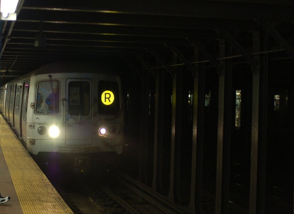 R-46 5936 @ 23 St (R) - northbound platform.