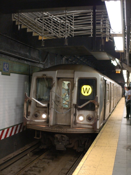 R-40 4285 @ Times Square - 42 St (W) - southbound platform, with the new staircase overhead. DSC_5429a_1024.jpg