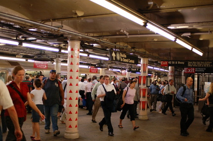 Times Square - 42 St (Shuttle Platform).