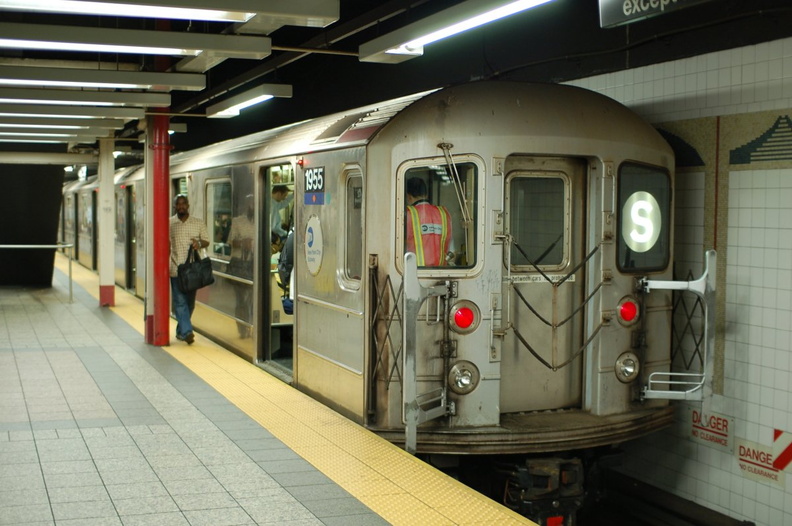 R-62A 1955 @ 42 St - Grand Central (S). Photo taken by Brian Weinberg, 7/30/2006. DSC_5449.jpg