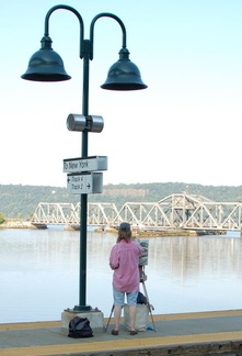 Artist @ Spuyten Duvil (MNCR Hudson Line). Photo taken by Brian Weinberg, 7/31/2006.