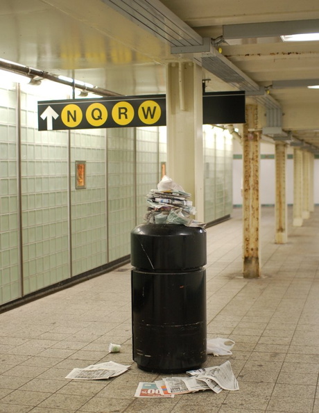 Mountain of garbage @ Times Square (1/2/3) - 41 St passageway. Photo taken by Brian Weinberg, 8/3/2006.