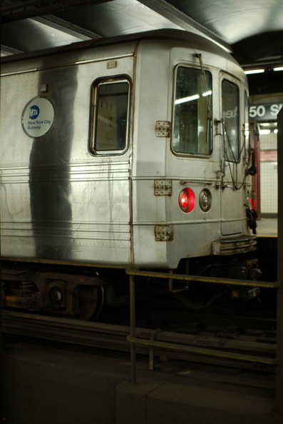 R-46 6000 @ 47-50 Sts - Rockefeller Center (F/V). Photo taken by Brian Weinberg, 8/4/2006.