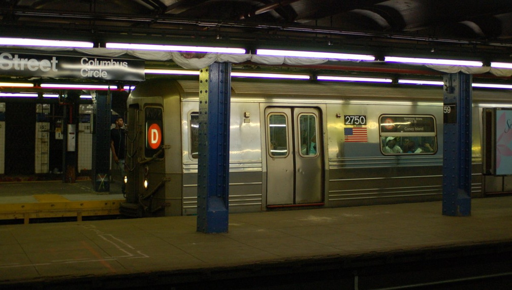 R-68 2750 @ 59 St - Columbus Circle (D). Photo taken by Brian Weinberg, 8/4/2006.