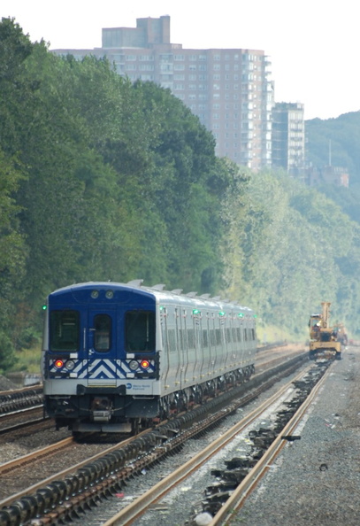 Metro-North Commuter Railroad (MNCR) M-7A @ Riverdale (Hudson Line). Photo taken by Brian Weinberg, 9/3/2006.