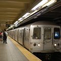 R-44 5464 @ 207 St (A). Photo taken by Brian Weinberg, 9/17/2006.