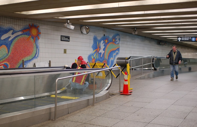 Moving sidewalk closed for repairs @ 23 St - Ely Av (E/V). Photo taken by Brian Weinberg, 11/9/2006. DSC_8284a.jpg