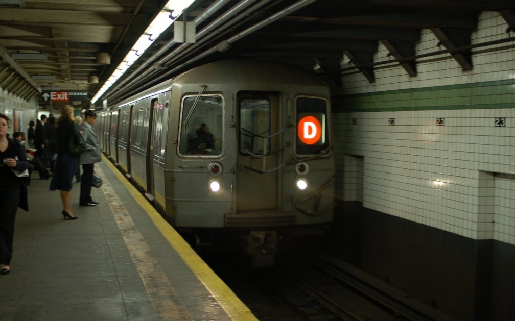 R-68 2750 @ 23 St (D). Note: train was in-service but did not stop. Photo taken by Brian Weinberg, 11/9/2006.