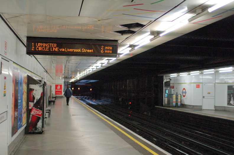 Eastbound platform @ Embankment (District). Photo taken by Brian Weinberg, 12/31/2006.