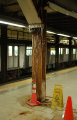 R-142 @ Brooklyn Bridge - City Hall (6). Note the stalactites hanging from the disintegrating column. Photo taken by Brian Weinb