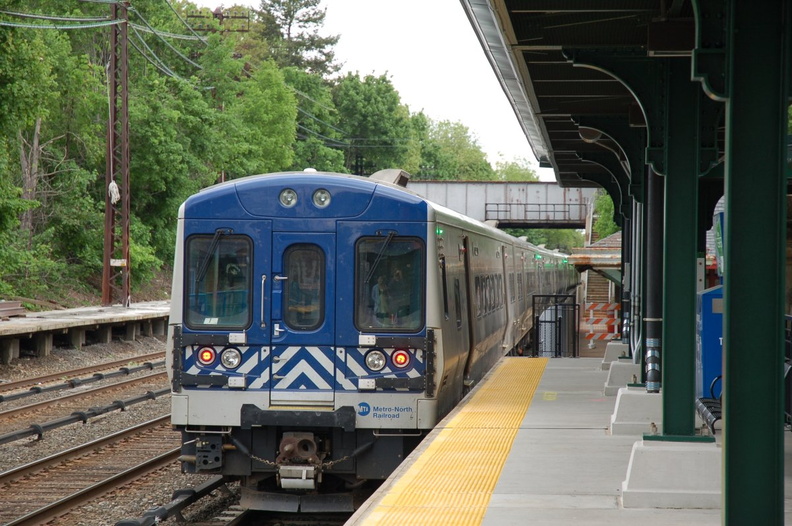 Metro-North Commuter Railroad M-7A @ Irvington (Hudson Line). Photo taken by Brian Weinberg, 5/17/2007.