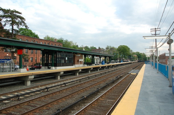 New northbound platform and temporary southbound platform @ Irvington (MNCR Hudson Line). Photo taken by Brian Weinberg, 5/17/20