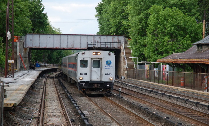 Metro-North Commuter Railroad / CDOT Shoreliner Cab 6203 @ Irvington (Hudson Line). Photo taken by Brian Weinberg, 5/17/2007.