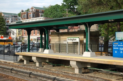 New northbound platform and entrance to underpass @ Irvington (MNCR Hudson Line). Photo taken by Brian Weinberg, 5/17/2007.