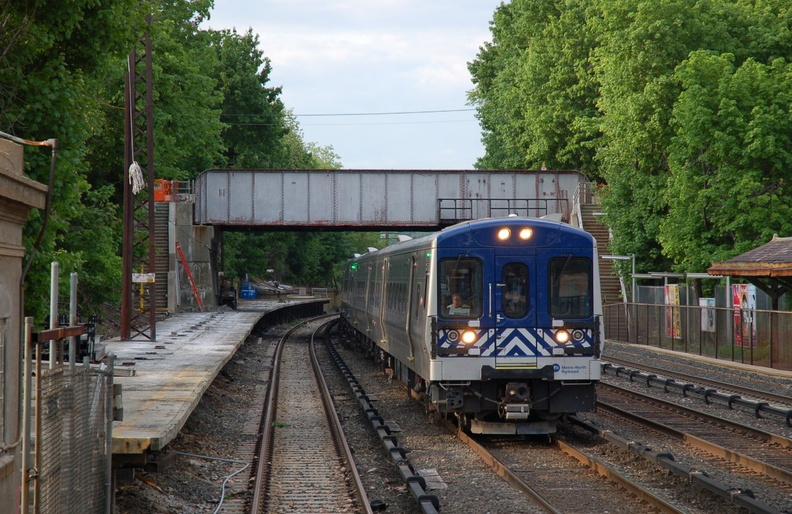 Metro-North Commuter Railroad M-7A 4076 @ Irvington (Hudson Line). Photo taken by Brian Weinberg, 5/17/2007.