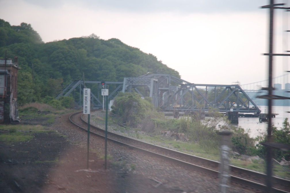 Inwood Movable Bridge @ Spuyten Duyvil. Photo taken by Brian Weinberg, 5/17/2007.