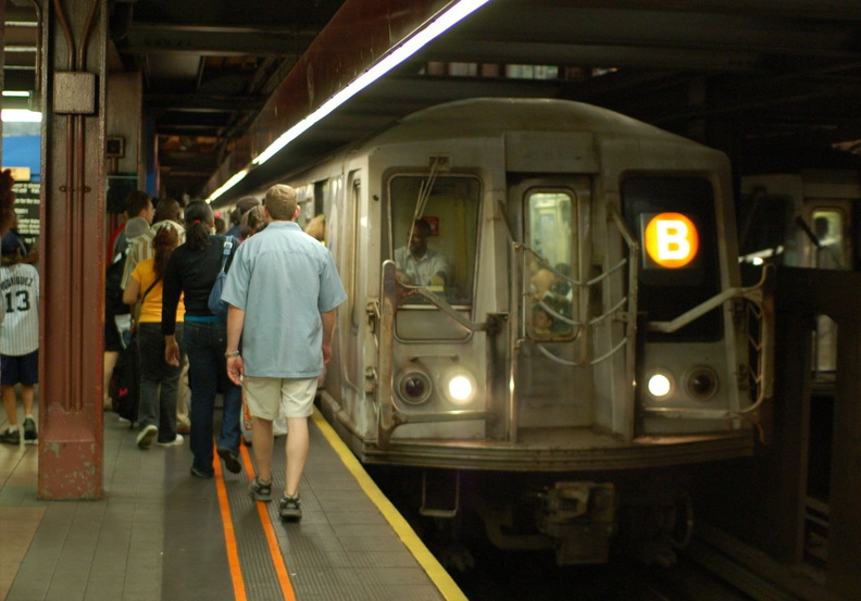 R-40 4238 @ 34 St - Herald Sq (B). Photo taken by Brian Weinberg, 6/8/2007. DSC_3552a.jpg