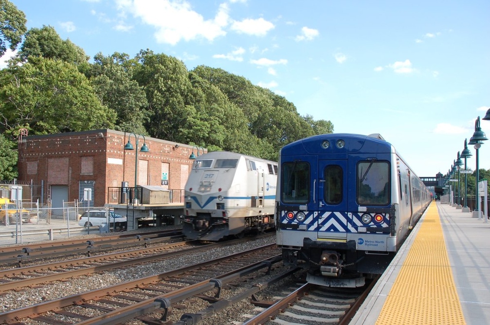 Metro-North Railroad P32AC-DM 217 and M-7A 4205 @ Riverdale (Hudson Line). Photo taken by Brian Weinberg, 6/24/2007.