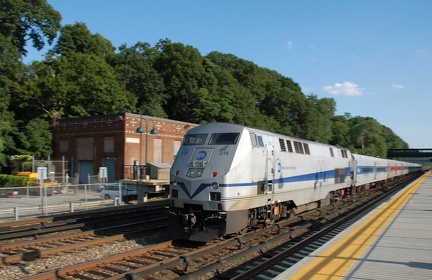 Metro-North Railroad P32AC-DM 218 @ Riverdale (Hudson Line). Photo taken by Brian Weinberg, 6/24/2007.