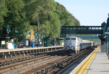 Metro-North Railroad P32AC-DM 218 @ Riverdale (Hudson Line). Photo taken by Brian Weinberg, 6/24/2007.