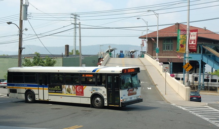 Bee-Line Orion V 604 @ Ossining Metro-North station (Route 19). Photo taken by Brian Weinberg, 7/27/2007.