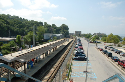 Ossining Metro-North station (Hudson Line). Looking south. Photo taken by Brian Weinberg, 7/27/2007.