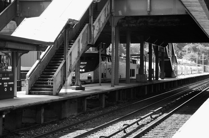 Amtrak P32AC-DM 712 @ Ossining (Empire Service). Photo taken by Brian Weinberg, 7/27/2007.