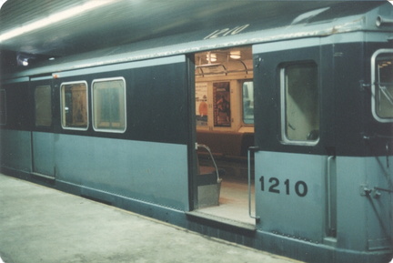 H&amp;M/PATH K-class 1210 @ World Trade Center. Photo taken by John Lung, July 1988.