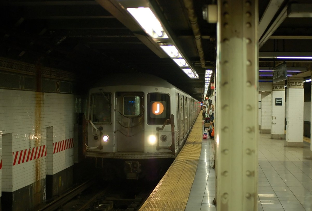 R-42 4818 @ Canal St (J). Photo taken by Brian Weinberg, 8/7/2007.