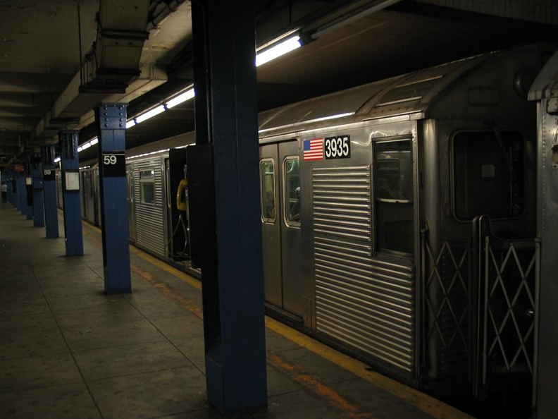 R-32GE 3935 @ 59 St - Columbus Circle (C). Photo taken by Brian Weinberg, 8/29/2003.