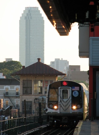 R-160B 8723 @ Astoria-Ditmars Blvd (N). Photo taken by Brian Weinberg, 8/27/2007.