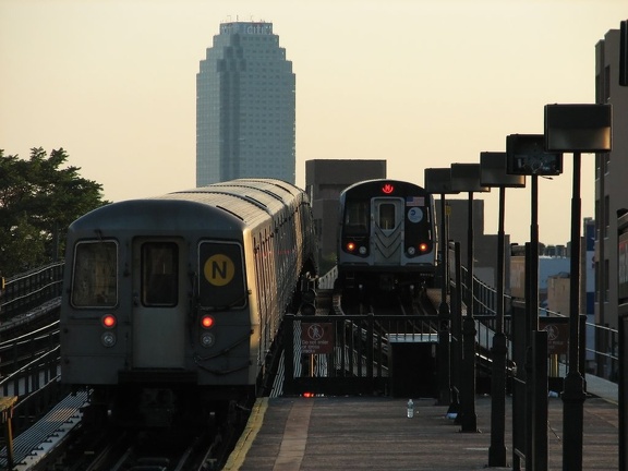 R-68 and R-160B 8723 @ Astoria Blvd (N). Photo taken by Brian Weinberg, 8/27/2007.