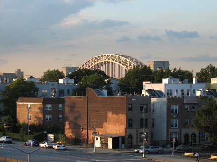 Hell Gate Bridge as seen from Astoria Blvd (N/W). Photo taken by Brian Weinberg, 8/27/2007.