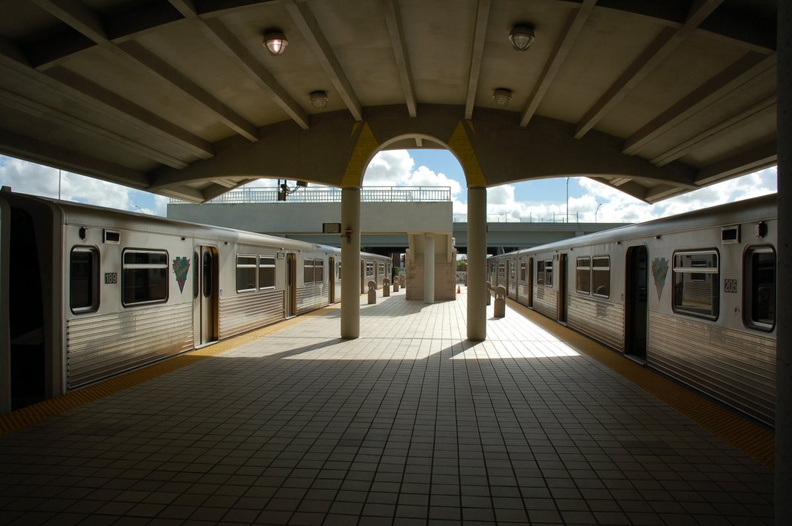 Miami Metrorail cars 189 and 205 @ Palmetto Station. Photo taken by Brian Weinberg, 9/12/2007.