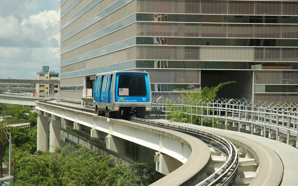 Miami Metromover car 12 @ Knight Center Station. Photo taken by Brian Weinberg, 9/12/2007.