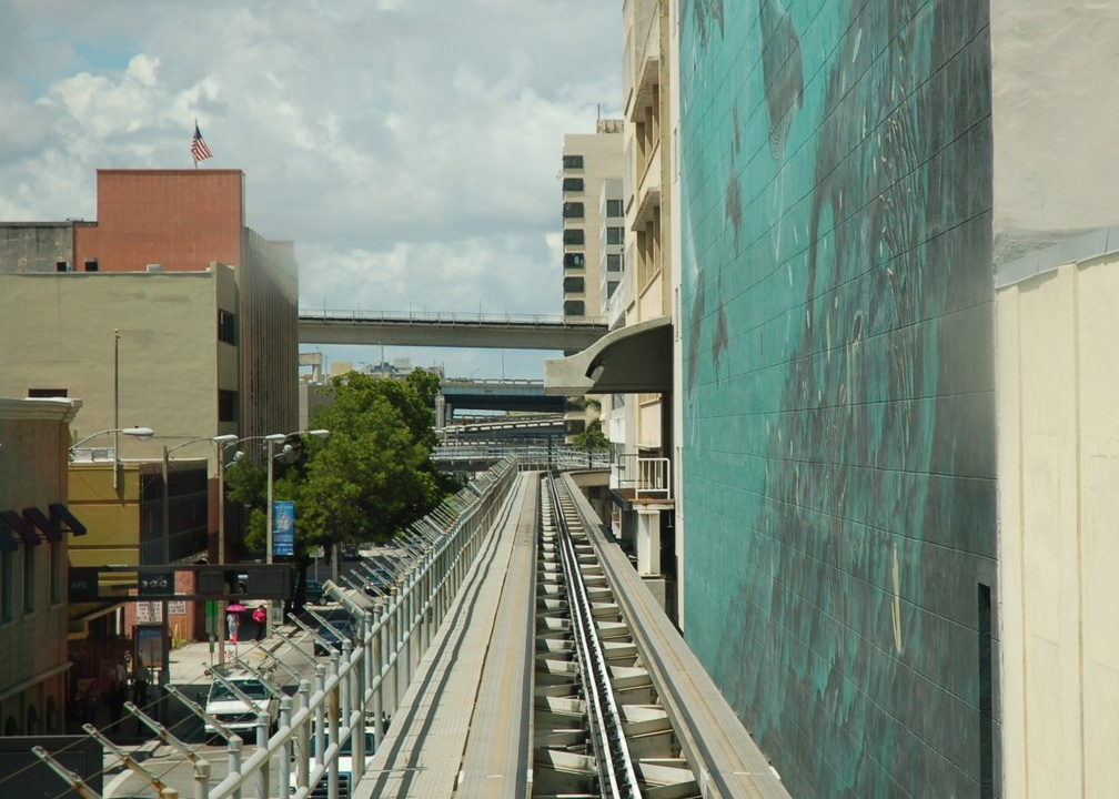 Miami Metromover Miami Avenue Station. Only served by the Downtown Loop track. Photo taken by Brian Weinberg, 9/12/2007.