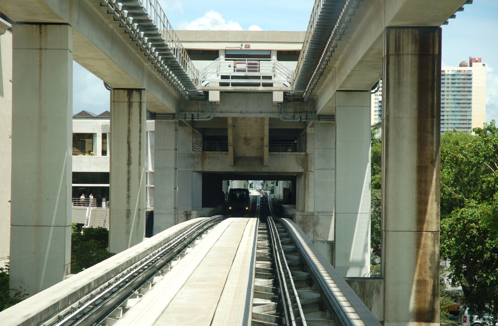 Miami Metromover car 13 @ Government Center Station. Photo taken by Brian Weinberg, 9/12/2007.