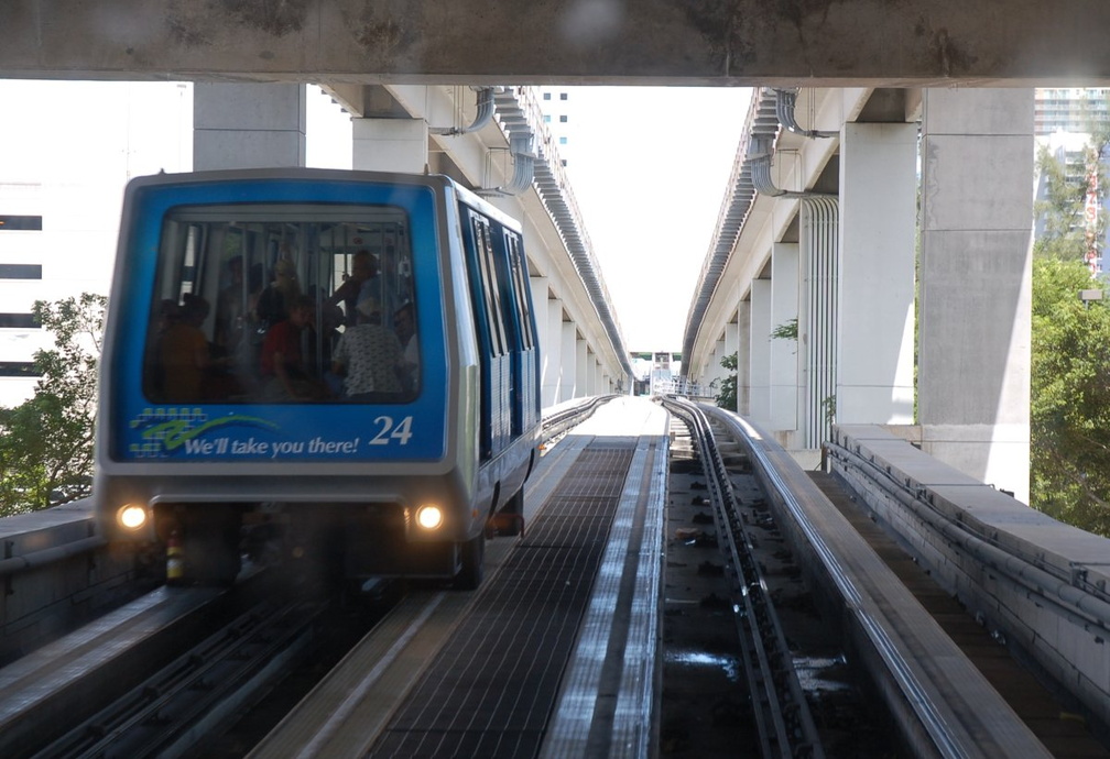 Miami Metromover car 24 @ Government Center Station. Photo taken by Brian Weinberg, 9/12/2007.