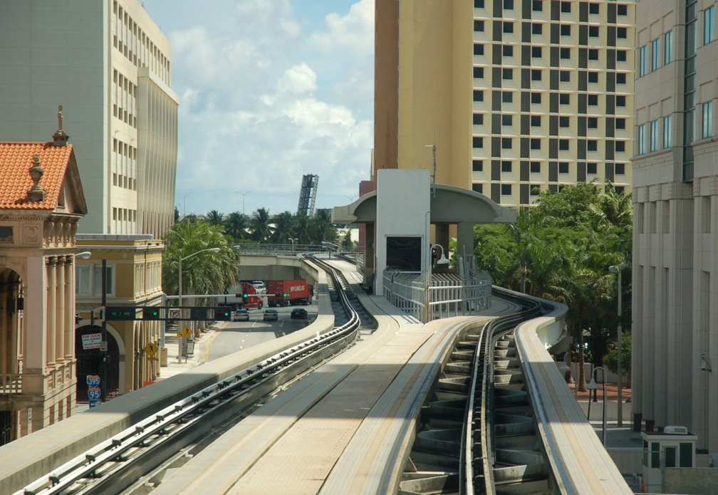 Miami Metromover College North Station. Photo taken by Brian Weinberg, 9/12/2007.