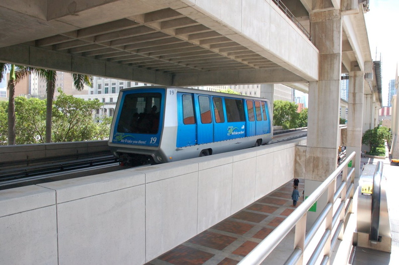 Miami Metromover car 19 @ Government Center Station. Photo taken by Brian Weinberg, 9/12/2007.