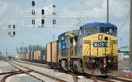 CSX GE C40-8W 7826 and 7707 @ Hialeah. Photo taken by Brian Weinberg, 9/12/2007.