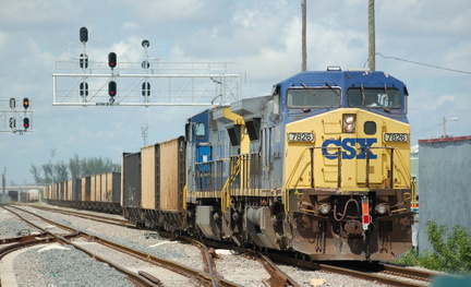 CSX GE C40-8W 7826 and 7707 @ Hialeah. Photo taken by Brian Weinberg, 9/12/2007.